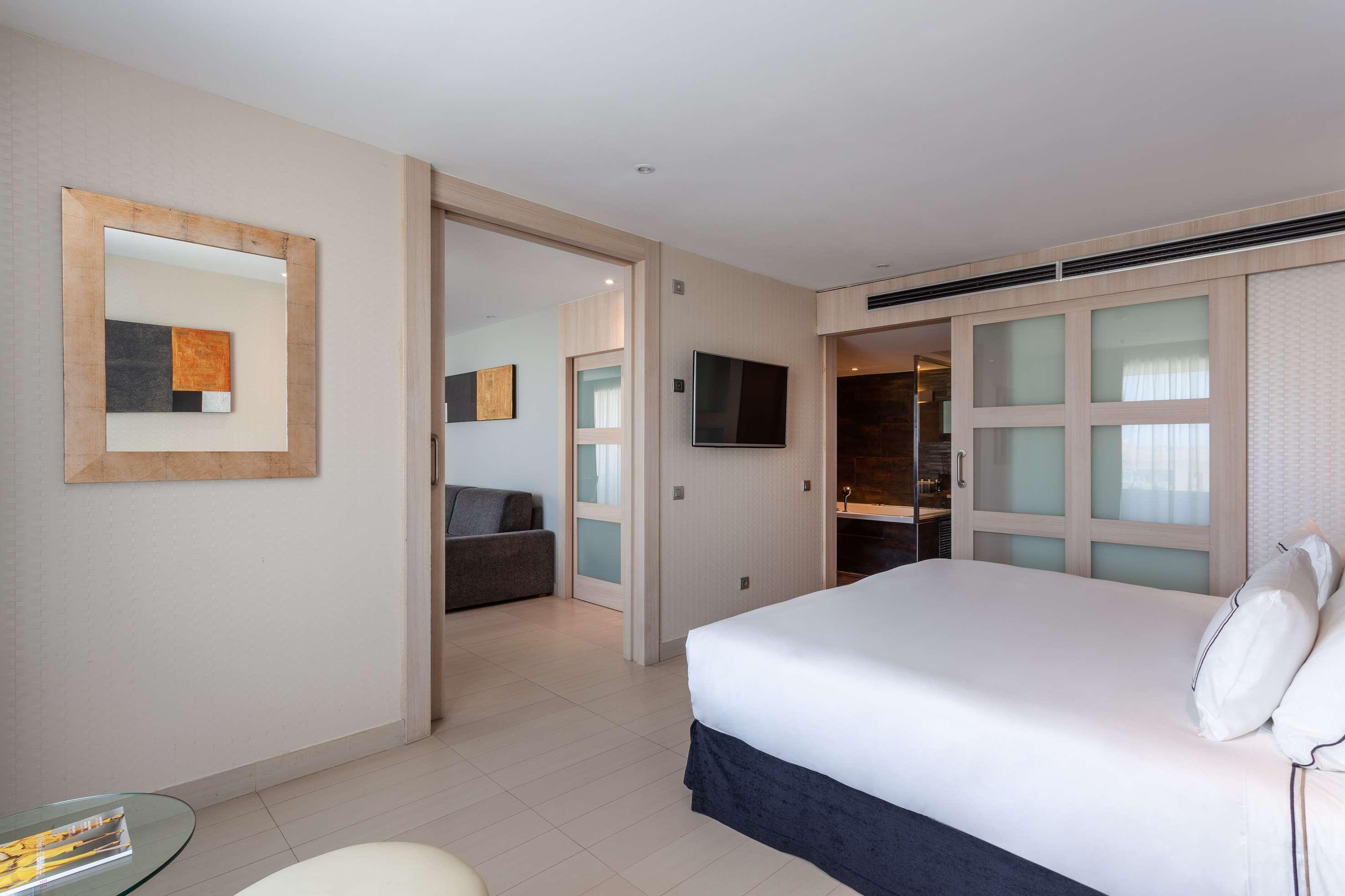 The Level At Melia Sevilla מראה חיצוני תמונה